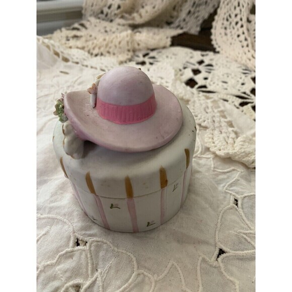 Vintage Enesco Trinket Box Porcelain  Hat Box With Flower, Feathers Gold Accents - Picture 6 of 12